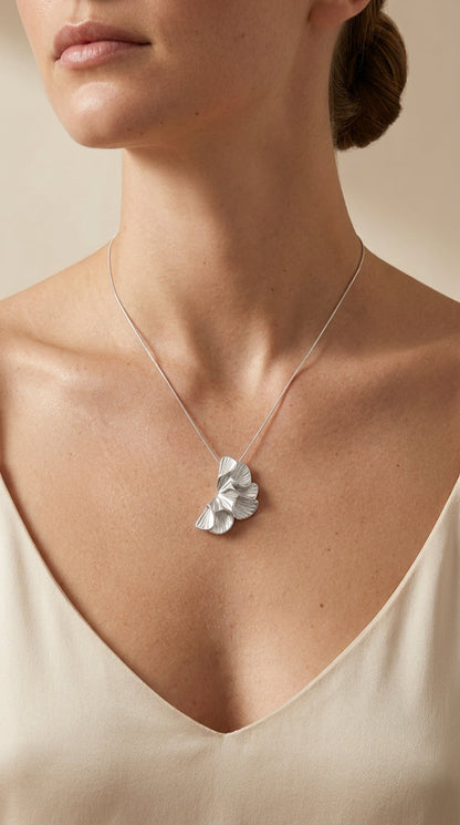 Colar Meia Flor Texturizada